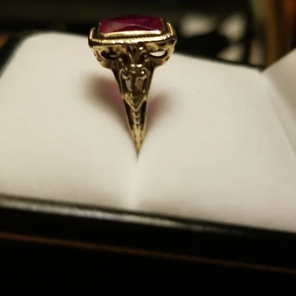 Vintage 1860s Gold Filigree Pink Glass ring - Picture 2 of 12